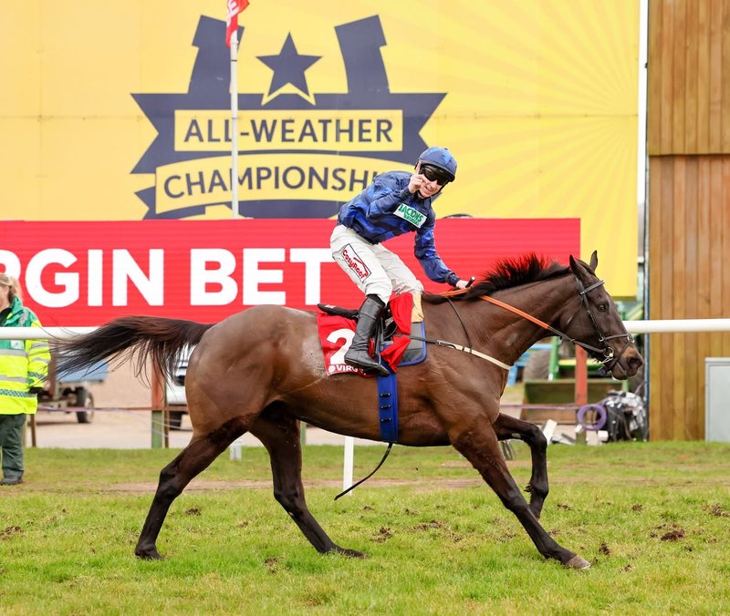 image0_800px Anglers Crag with Danny after winning the Eider Chase